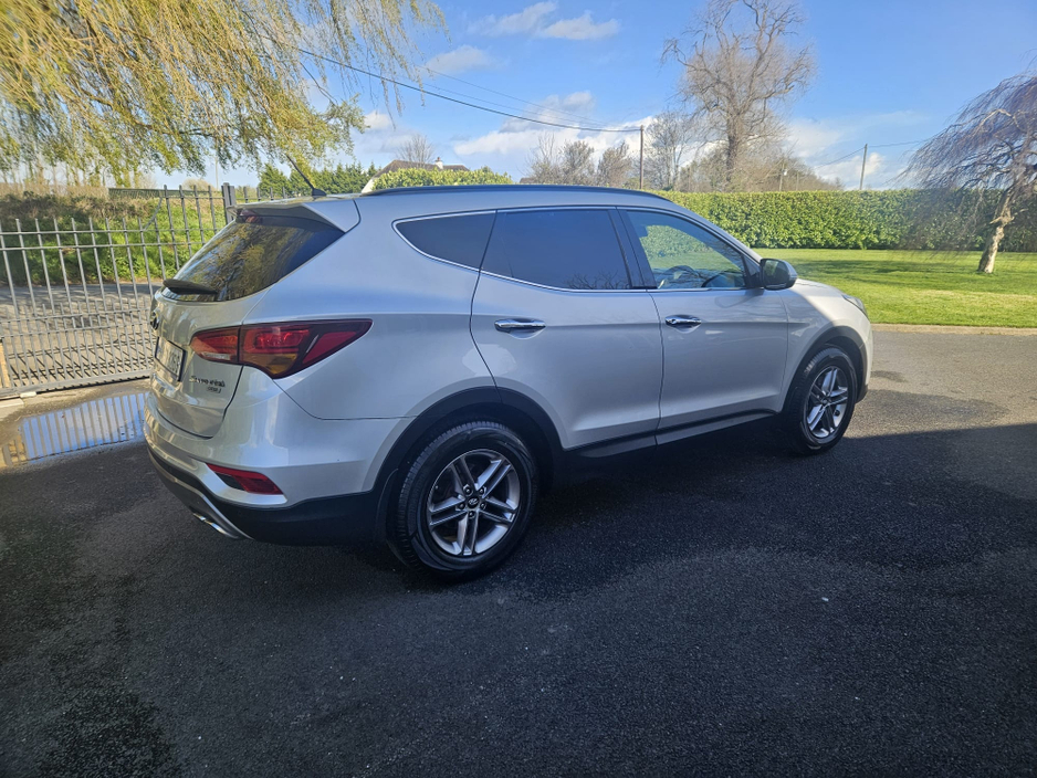 2017 Hyundai Santa Fe - image 9