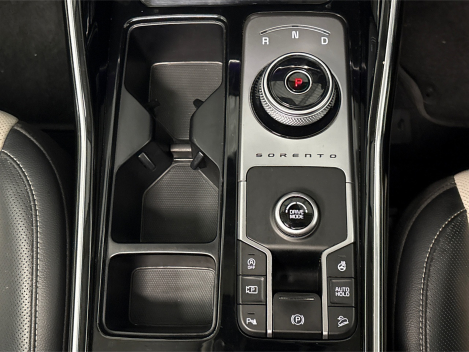 2023 Kia Sorento - image 17