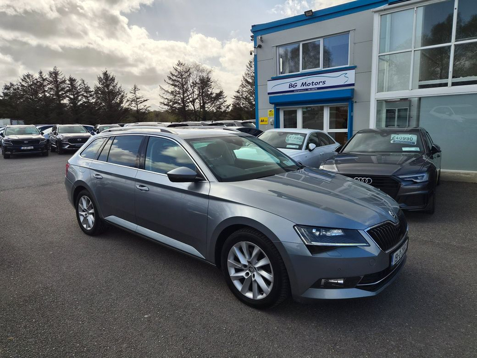 2019 Skoda Superb - image 5