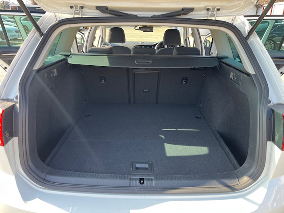 2019 Volkswagen Golf - image 17