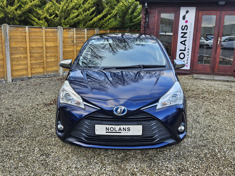 2017 Toyota Vitz - image 6