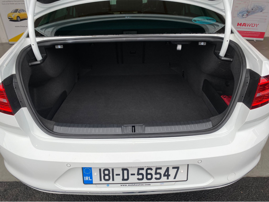 2018 Volkswagen Passat - image 26