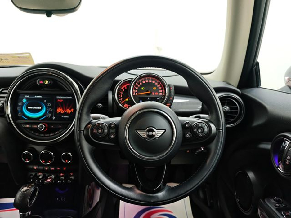 2017 MINI Cooper D - image 31