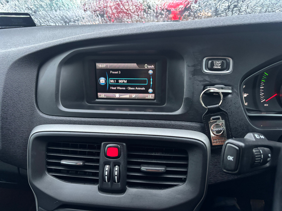 2015 Volvo V40 1.6 D2 (115hp) SE Leather €8,950