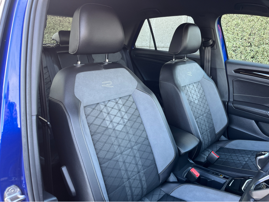 2024 Volkswagen T-Roc - image 11