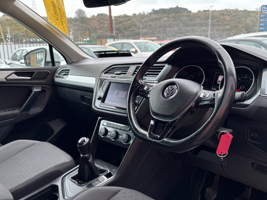 2017 Volkswagen Tiguan - image 5