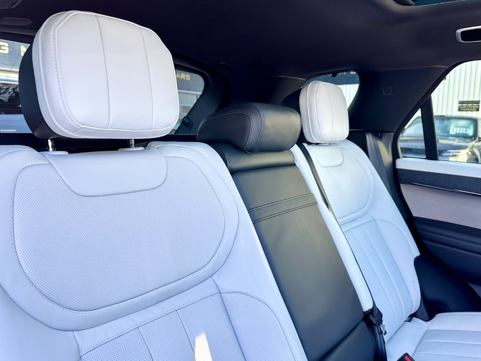 2025 Land Rover Range Rover Sport - image 10