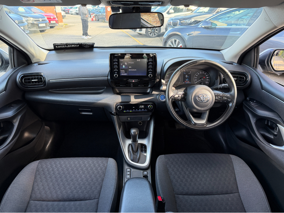 2023 Toyota Yaris - image 24