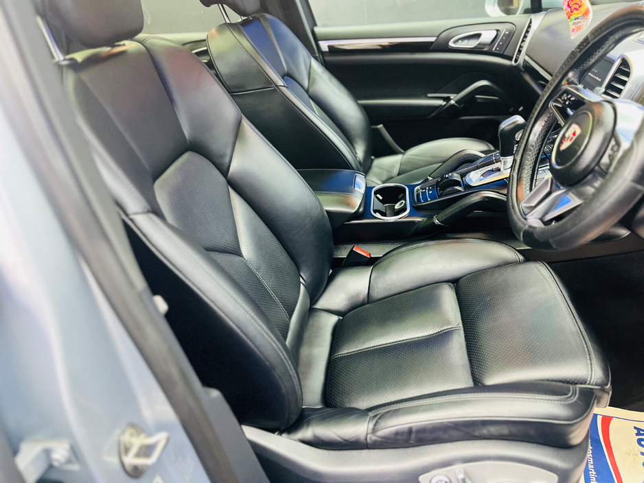 2018 Porsche Cayenne - image 14