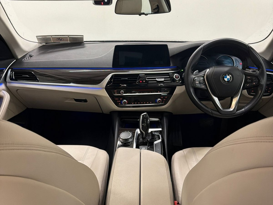 2017 BMW 5 Series - image 4