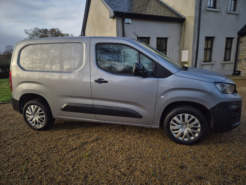 2022 Peugeot Partner - image 6