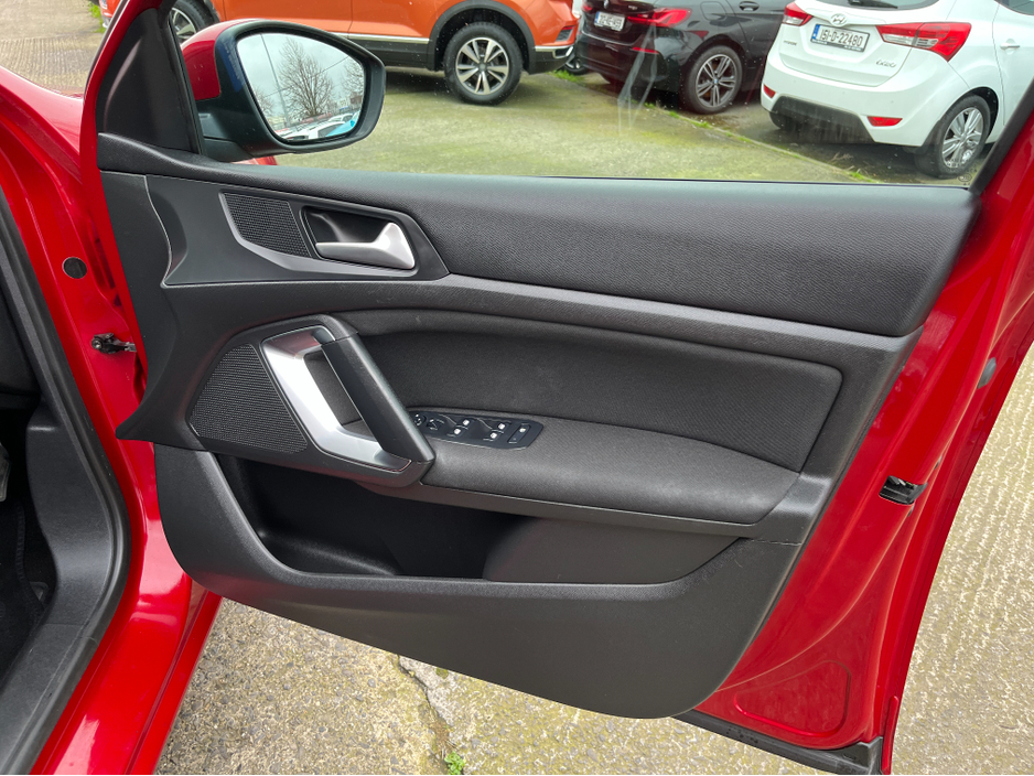 2017 Peugeot 308 - image 12