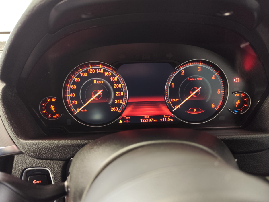 2018 BMW 3 Series - image 28