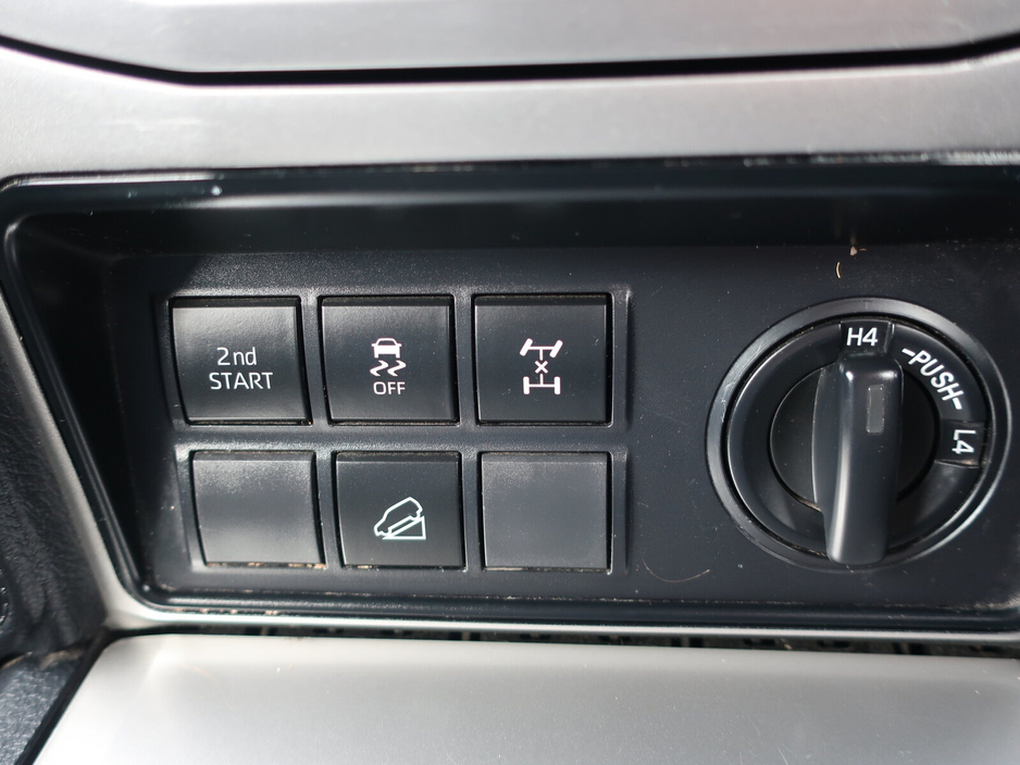 2022 Toyota Landcruiser - image 15