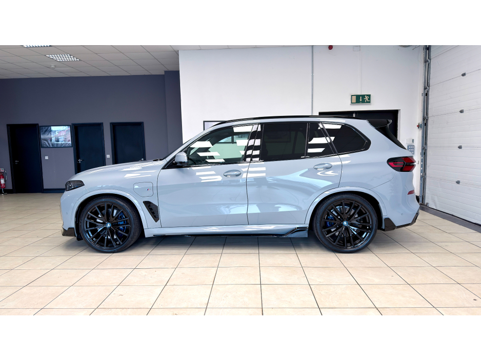2025 BMW X5 - image 25