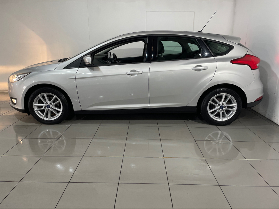2016 Ford Focus - image 6