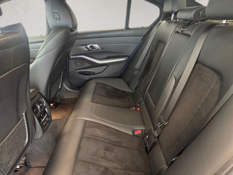 2020 BMW 3 Series - image 16