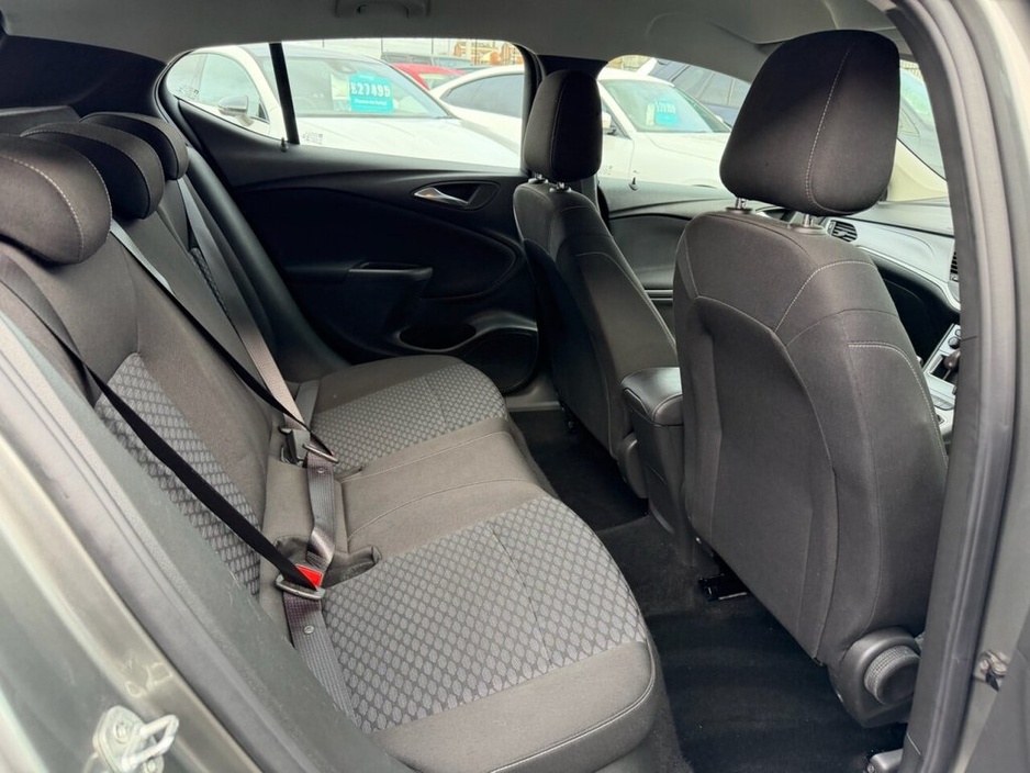 2021 Vauxhall Astra - image 13