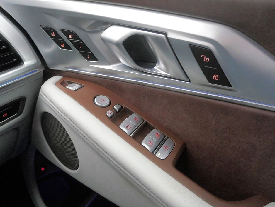 2025 BMW XM 50e €129,900