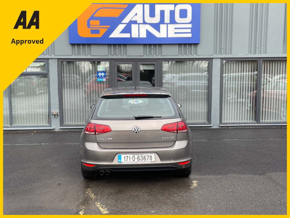 2017 Volkswagen Golf - image 4