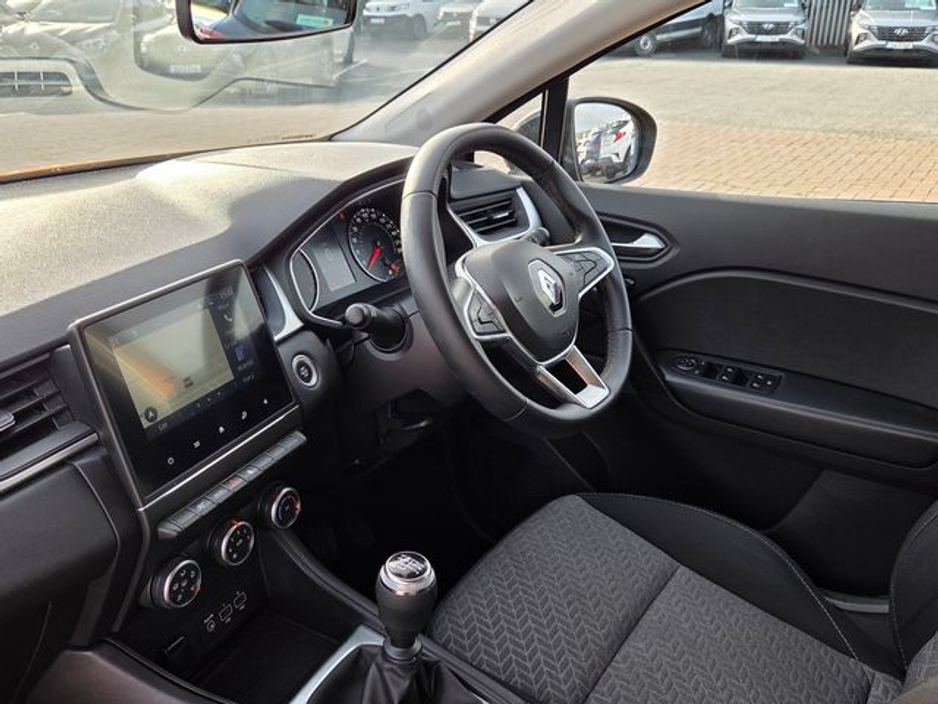 2022 Renault Captur - image 10