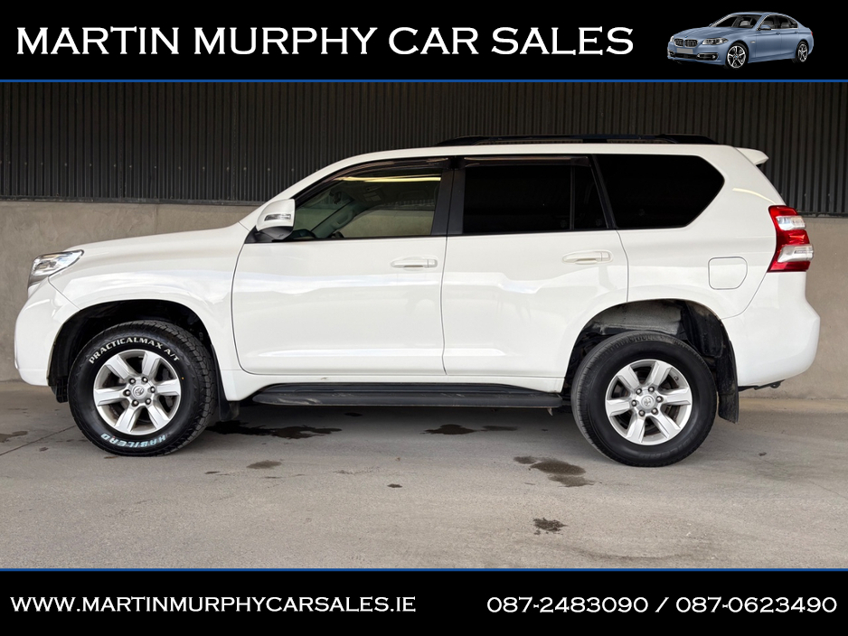 2016 Toyota Landcruiser - image 3