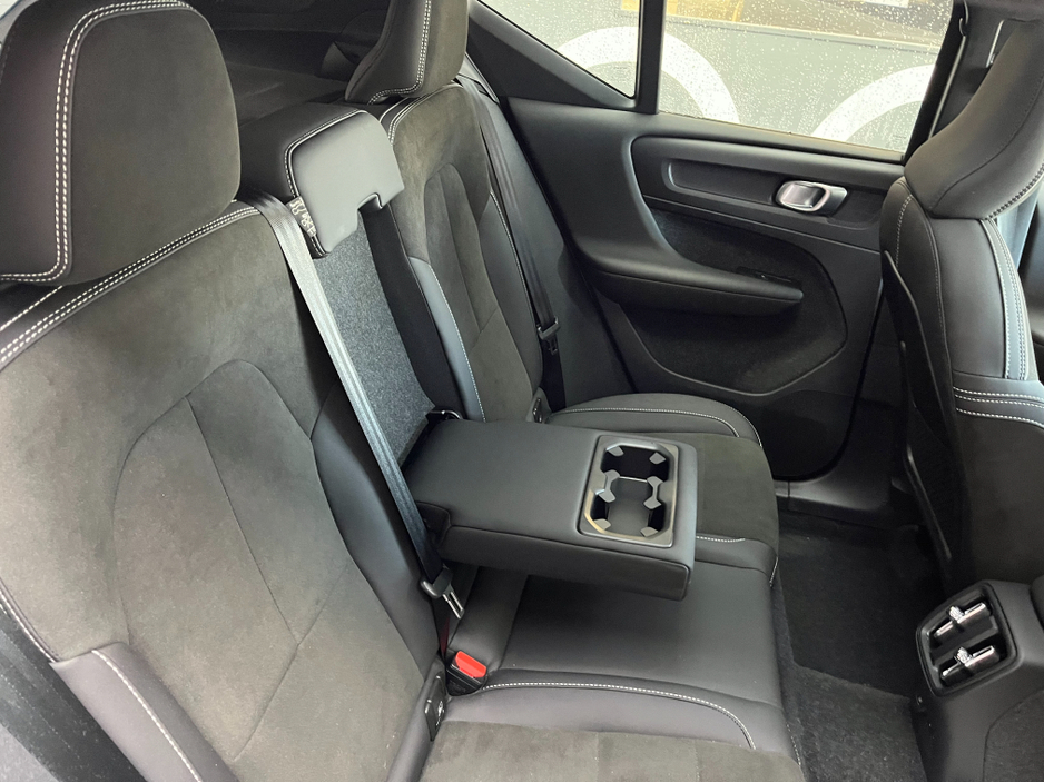 2023 Volvo XC40 - image 16