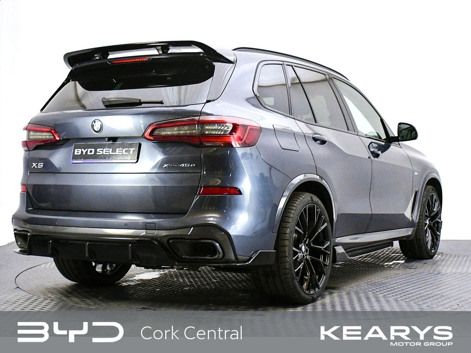 2020 BMW X5 - image 6