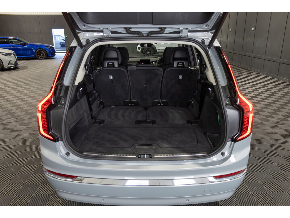 2025 Volvo XC90 - image 13