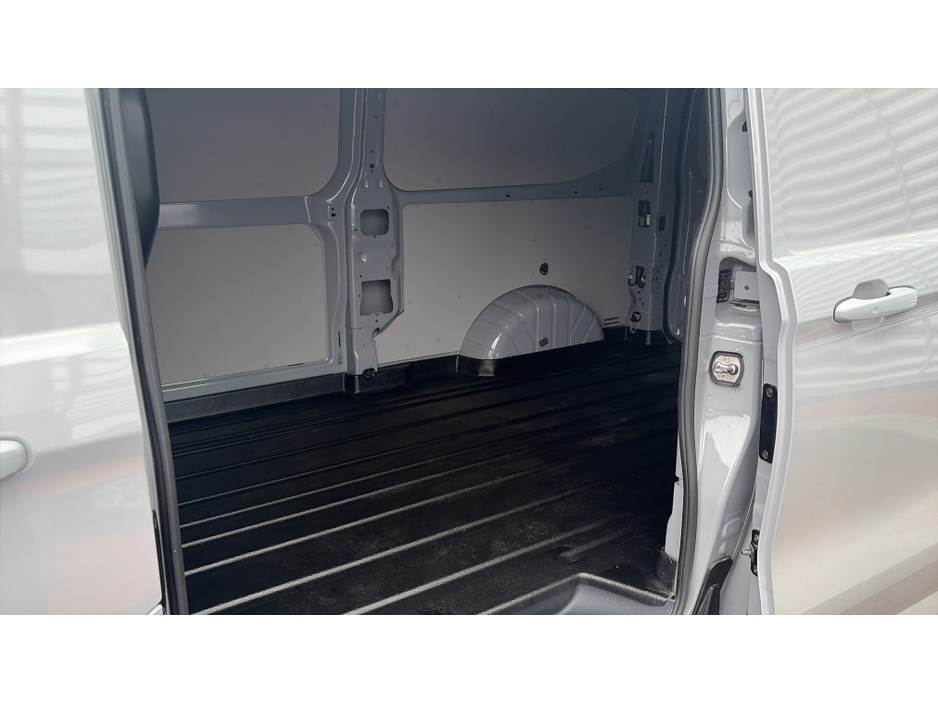 2024 Ford Transit Custom - image 3