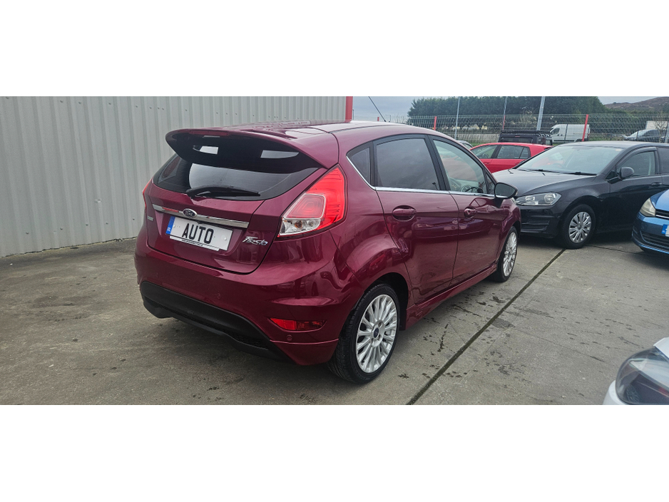 2015 Ford Fiesta - image 13