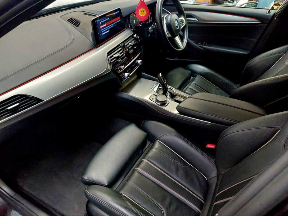 2018 BMW 5 Series - image 7