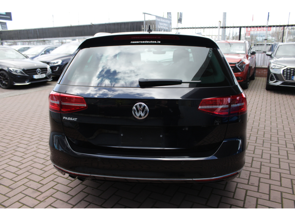 2018 Volkswagen Passat - image 5