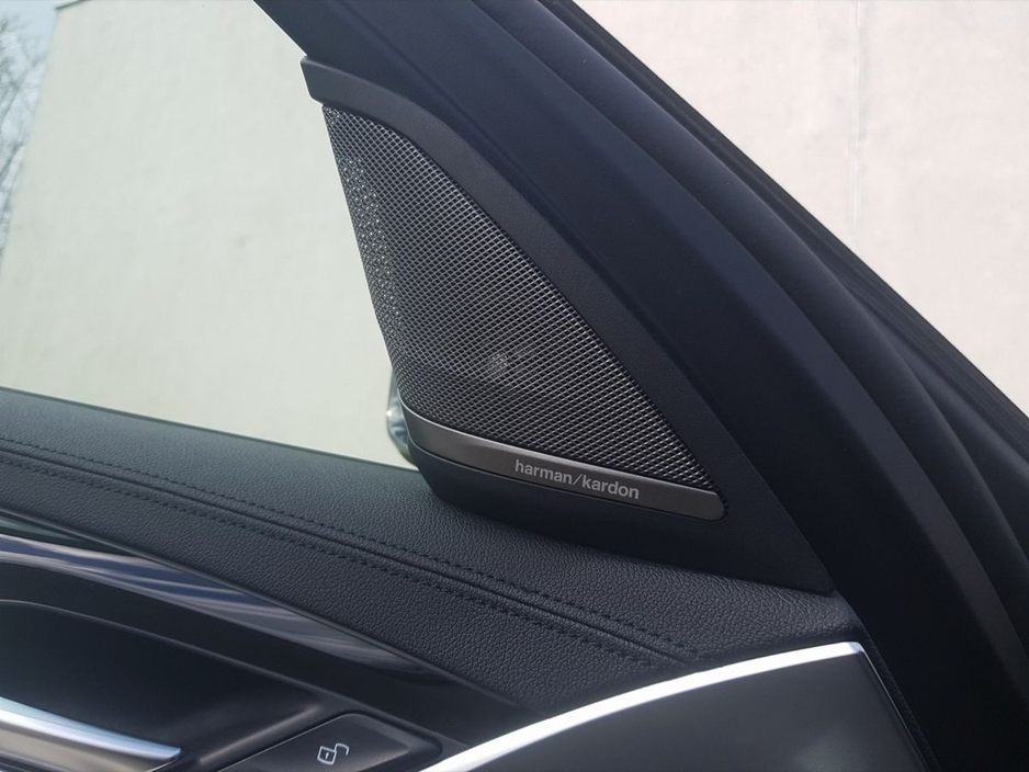 2020 BMW 5 Series - image 19