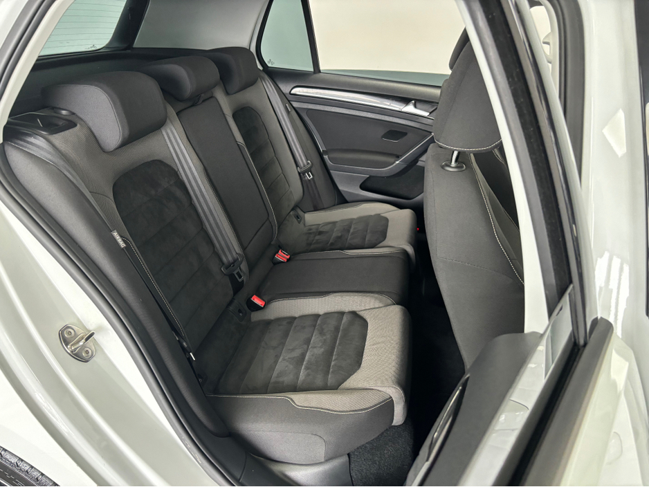 2013 Volkswagen Golf - image 10