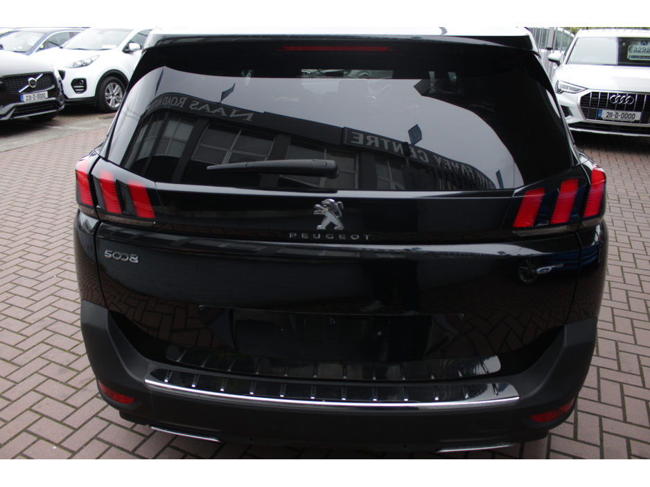 2018 Peugeot 5008 - image 5