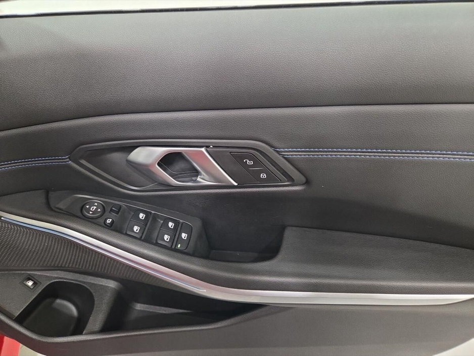 2024 BMW 3 Series - image 23