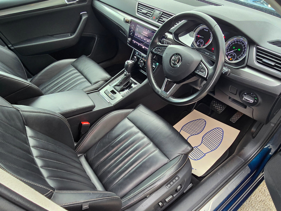2020 Skoda Superb - image 18