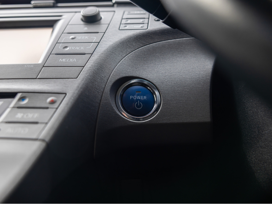 2015 Toyota Prius - image 15