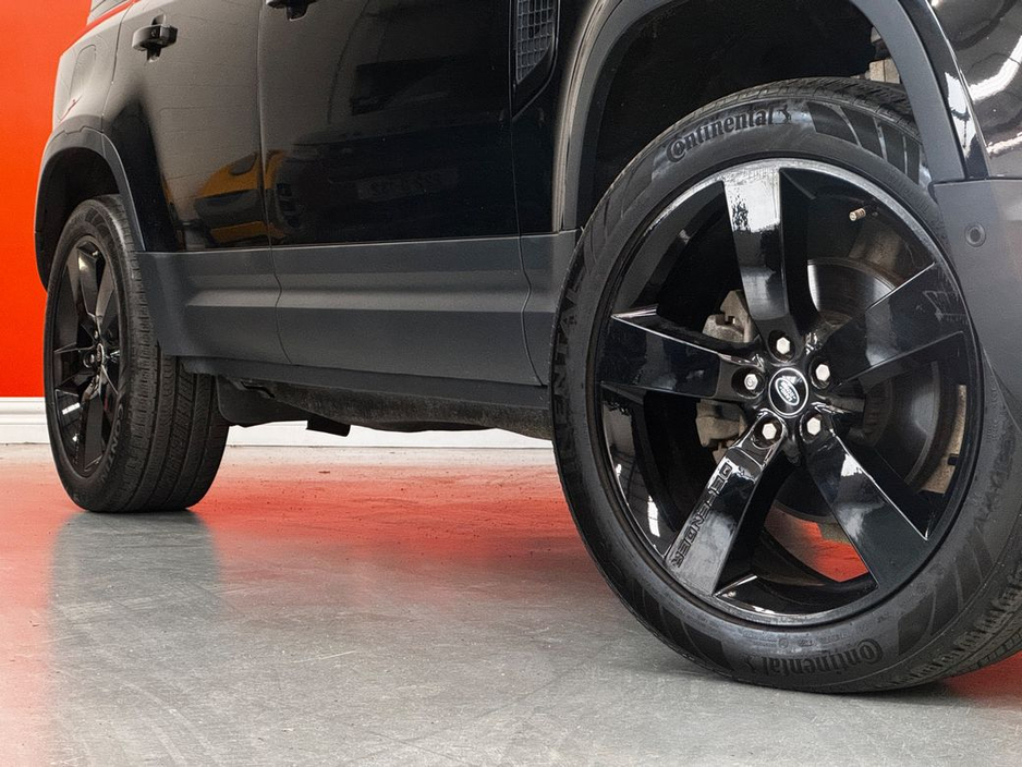 2021 Land Rover Defender - image 4