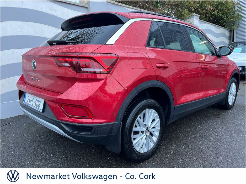 2024 Volkswagen T-Roc - image 7