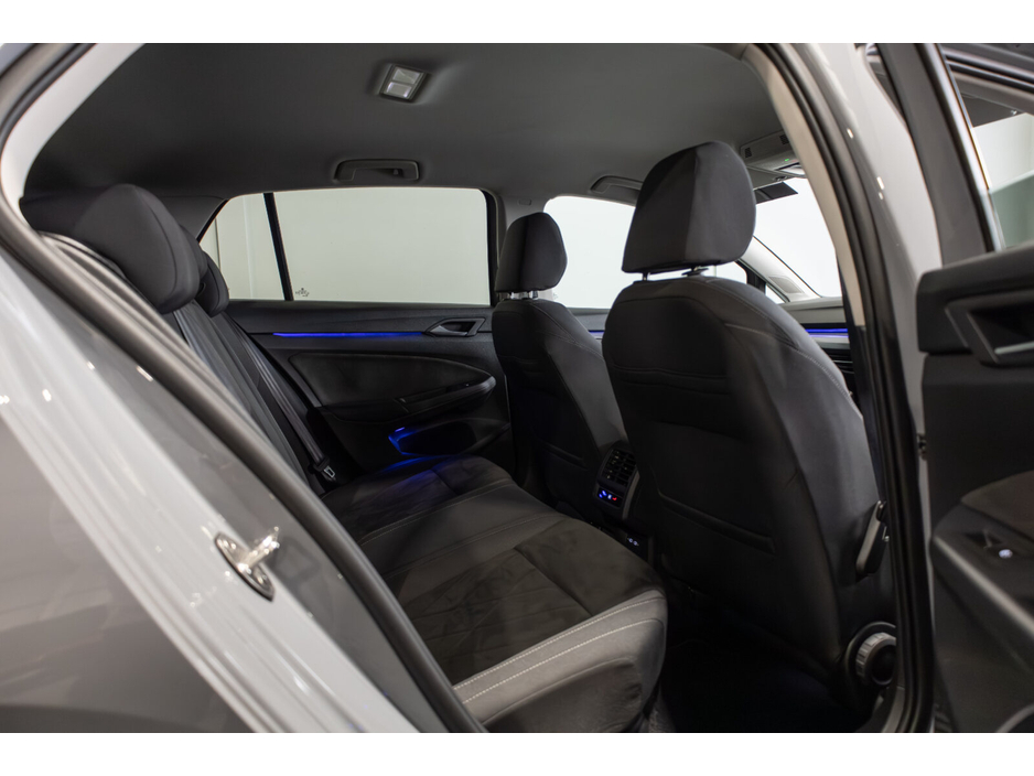 2023 Volkswagen Golf 2.0 TDI 115HP Style €28,450