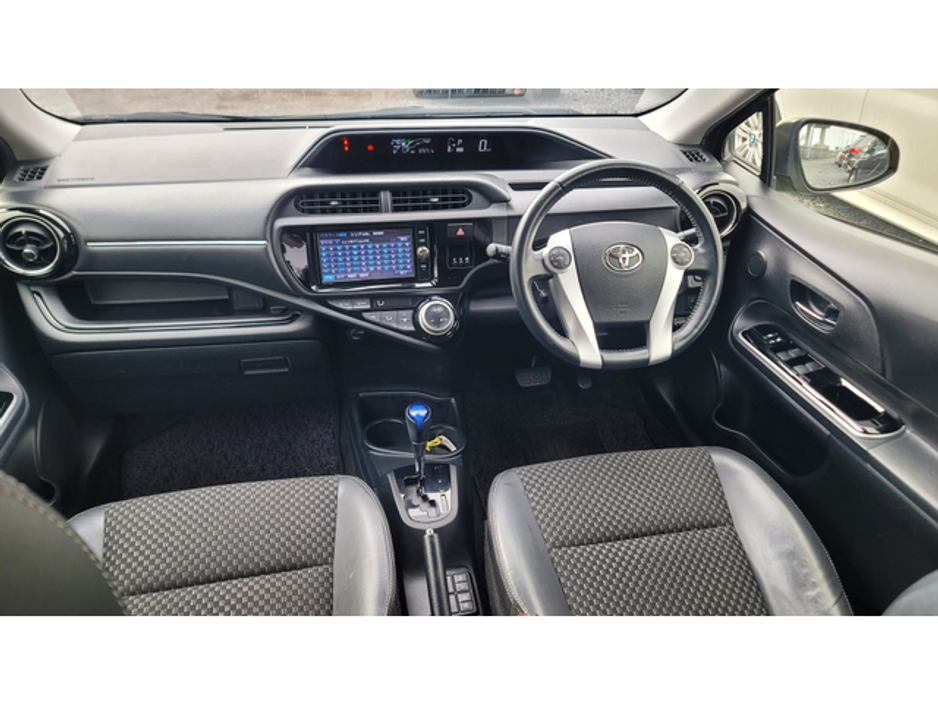 2016 Toyota Aqua - image 13