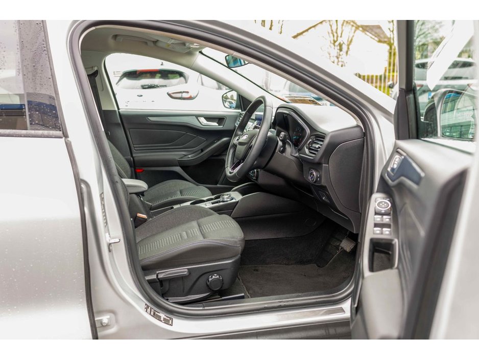 2020 Ford Focus - image 9