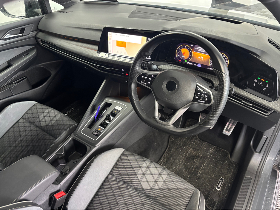 2021 Volkswagen Golf - image 8