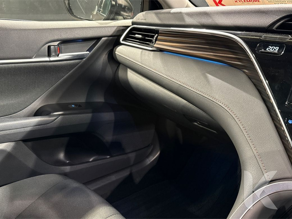 2018 Toyota Camry - image 23