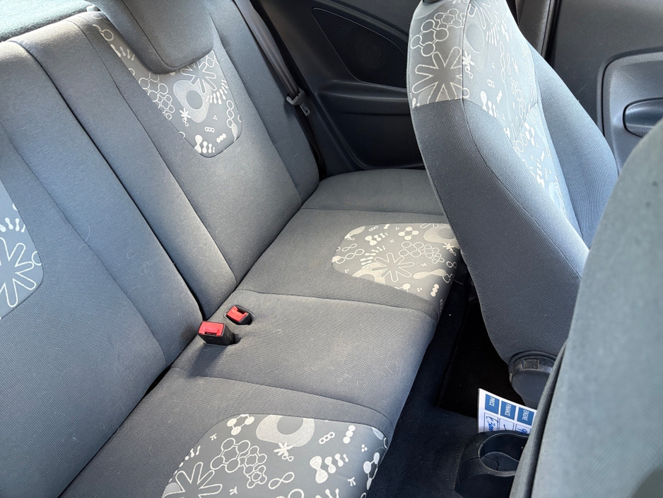 2010 Ford Ka - image 15