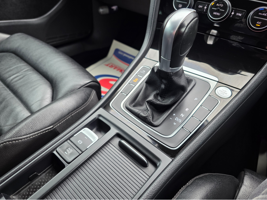 2017 Volkswagen Golf LEATHER BLACK SEATS 1.4 HIGHLINE EDITION -REVERSE CAMERA  - CARPLAY - ANDROID AUTO- BLIND SPOT REAR TRAFFIC ASSIST - DISCOVER PRO - €16,950