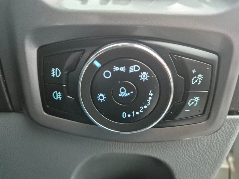 2015 Ford Transit Custom 100PS 270 SWB L4 LR 4DR €9,950