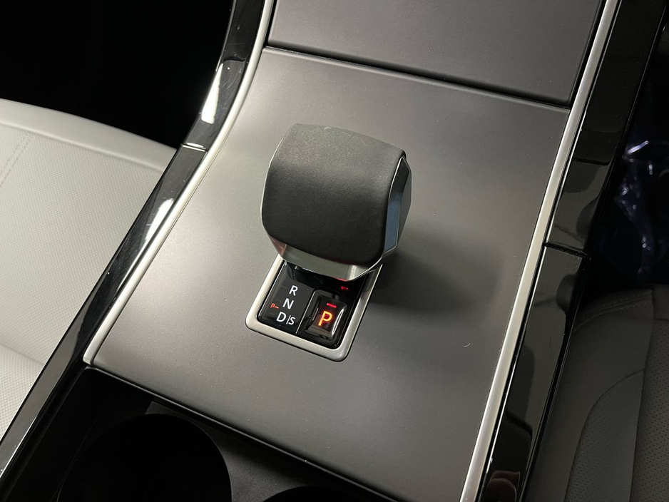 2024 Land Rover Range Rover Velar - image 4